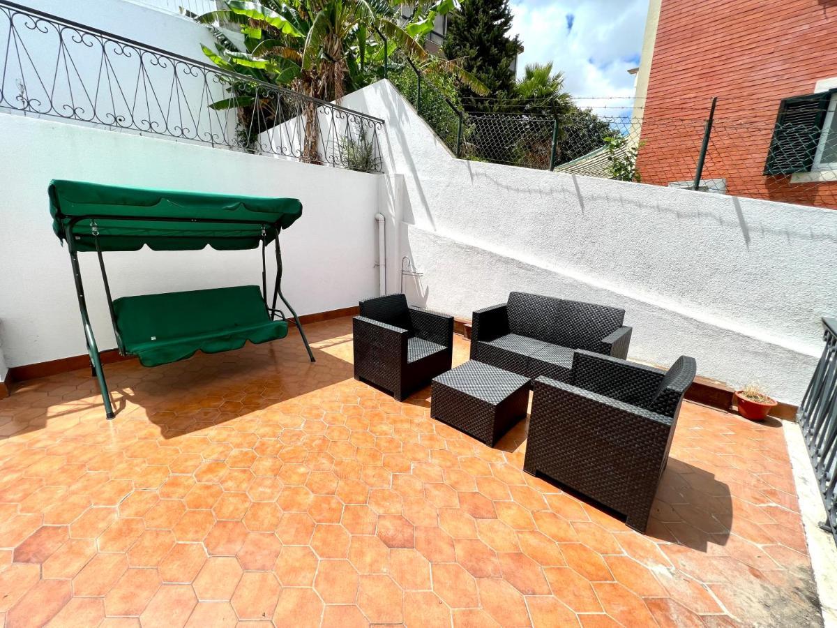 Oeiras Beach Private Room 9 - Double Bedroom With Shared Bathroom & Terrace 오이라스 외부 사진