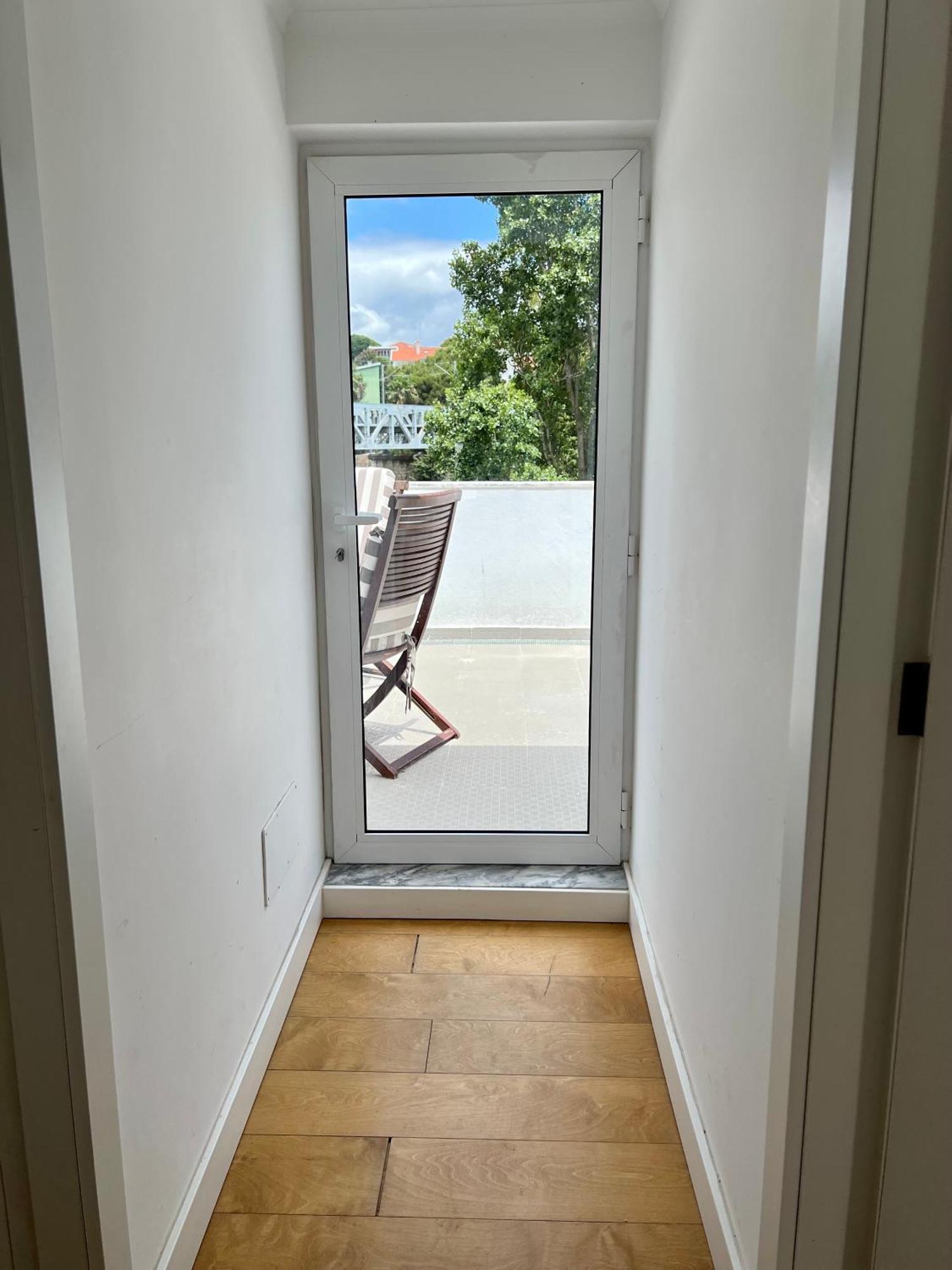 Oeiras Beach Private Room 9 - Double Bedroom With Shared Bathroom & Terrace 오이라스 외부 사진