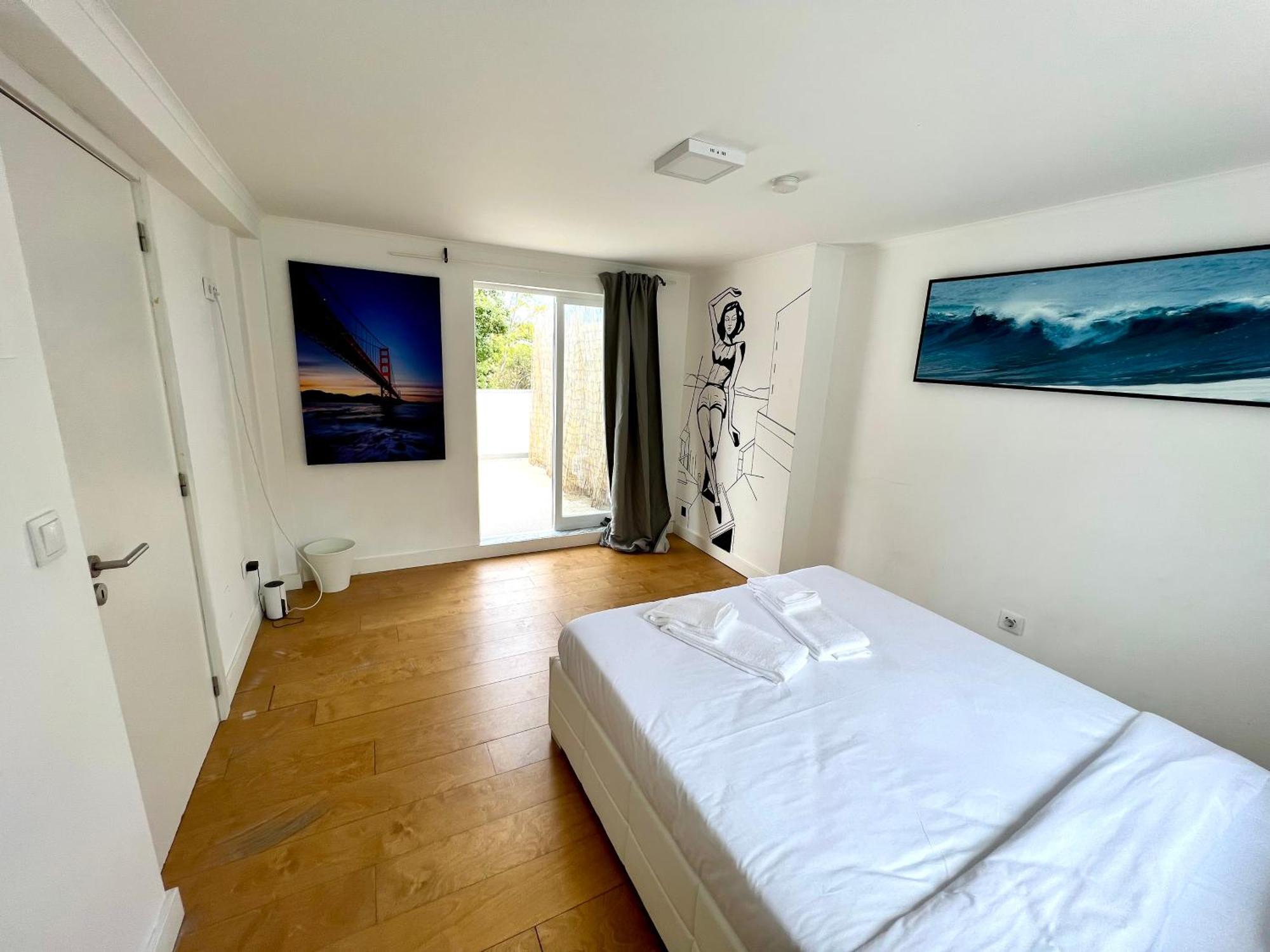 Oeiras Beach Private Room 9 - Double Bedroom With Shared Bathroom & Terrace 오이라스 외부 사진