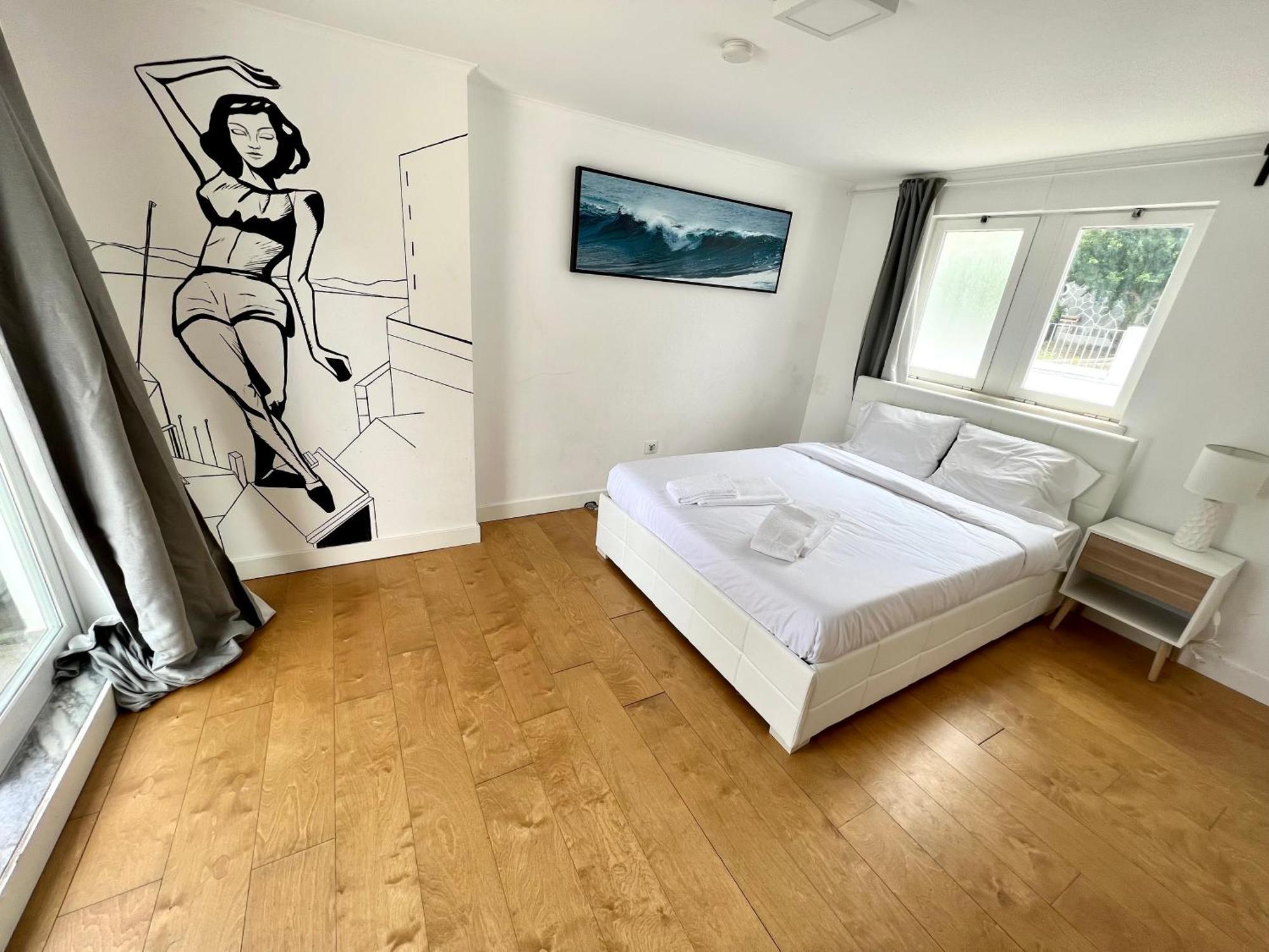 Oeiras Beach Private Room 9 - Double Bedroom With Shared Bathroom & Terrace 오이라스 외부 사진