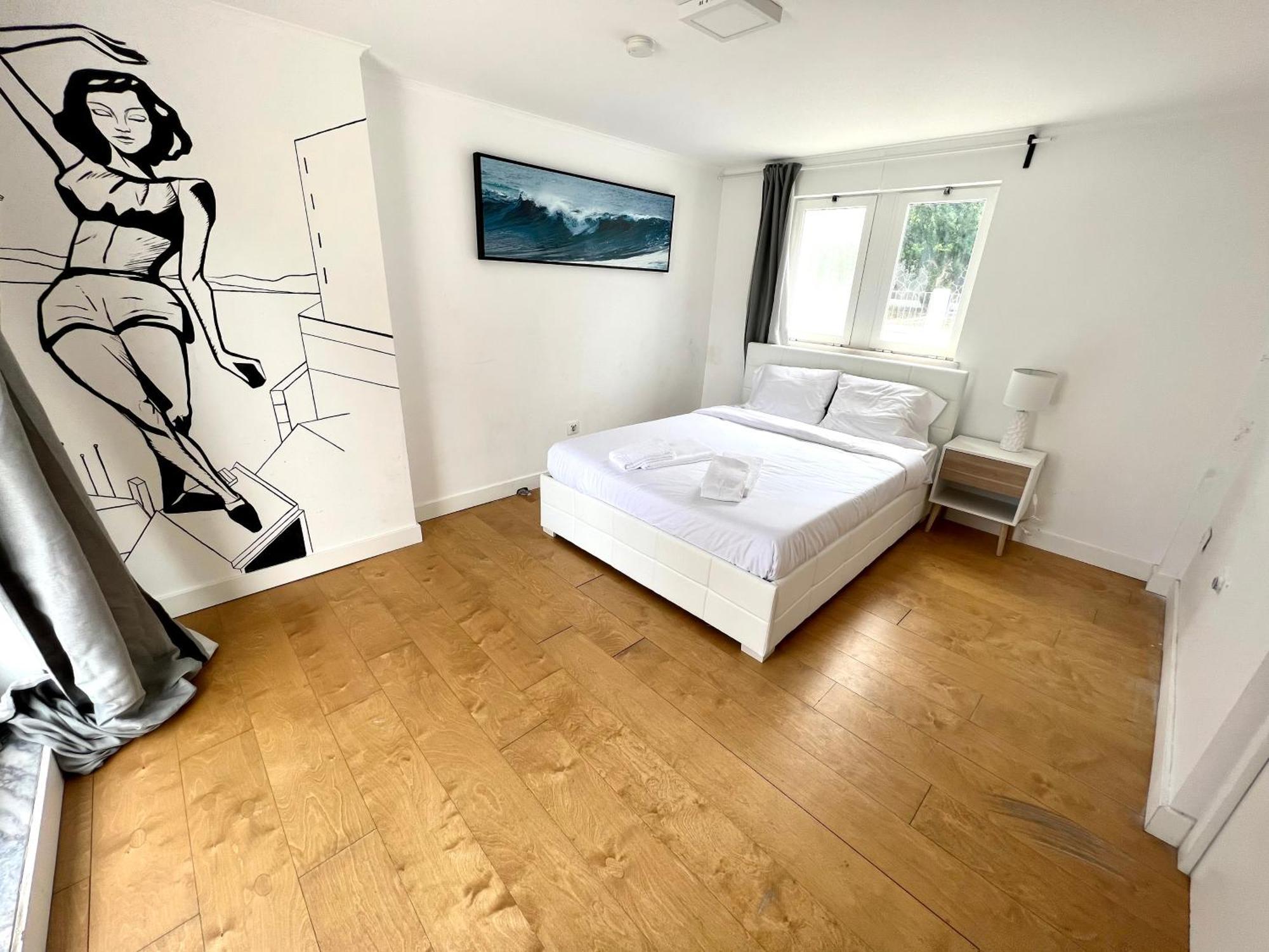Oeiras Beach Private Room 9 - Double Bedroom With Shared Bathroom & Terrace 오이라스 외부 사진