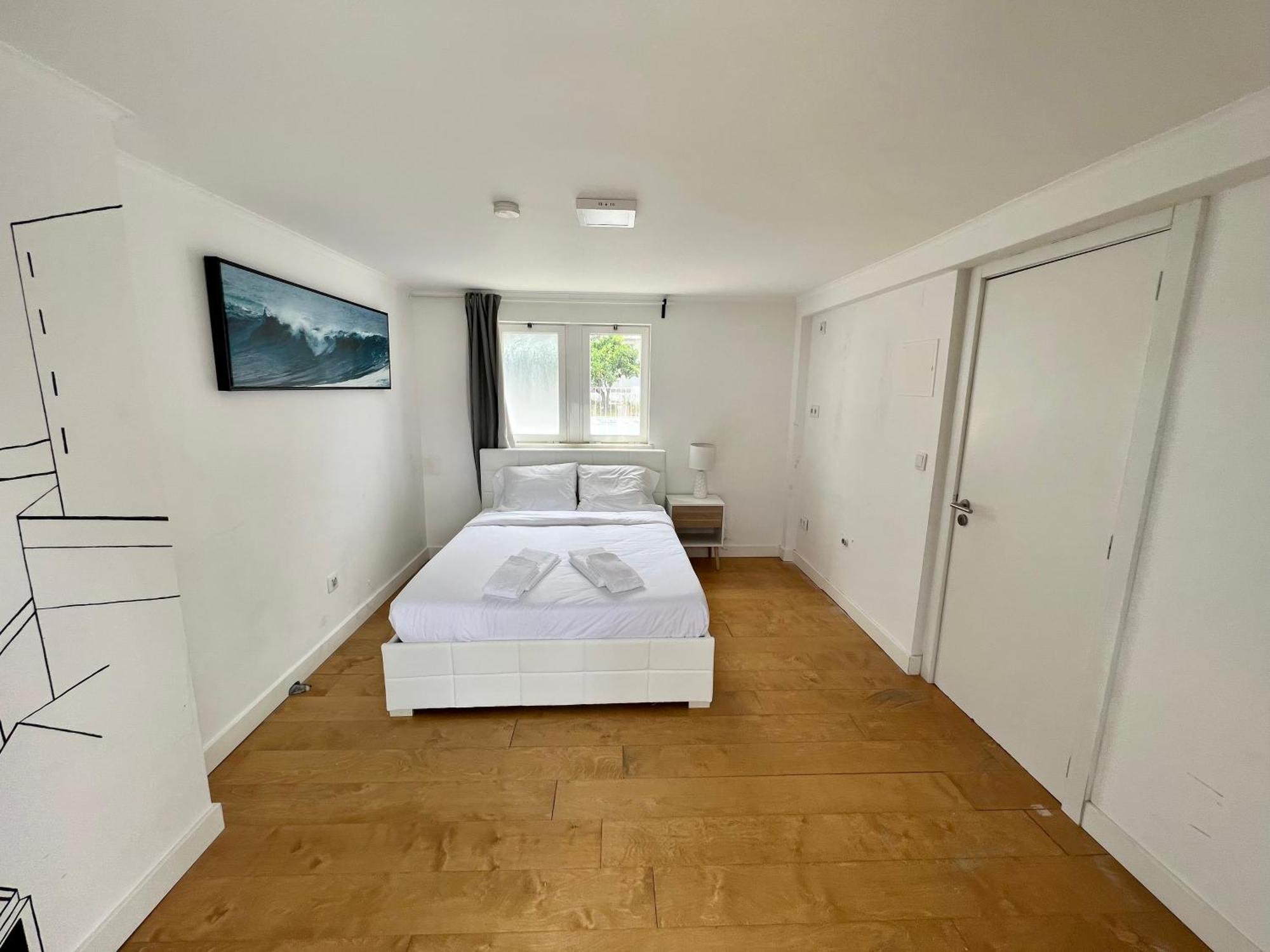 Oeiras Beach Private Room 9 - Double Bedroom With Shared Bathroom & Terrace 오이라스 외부 사진