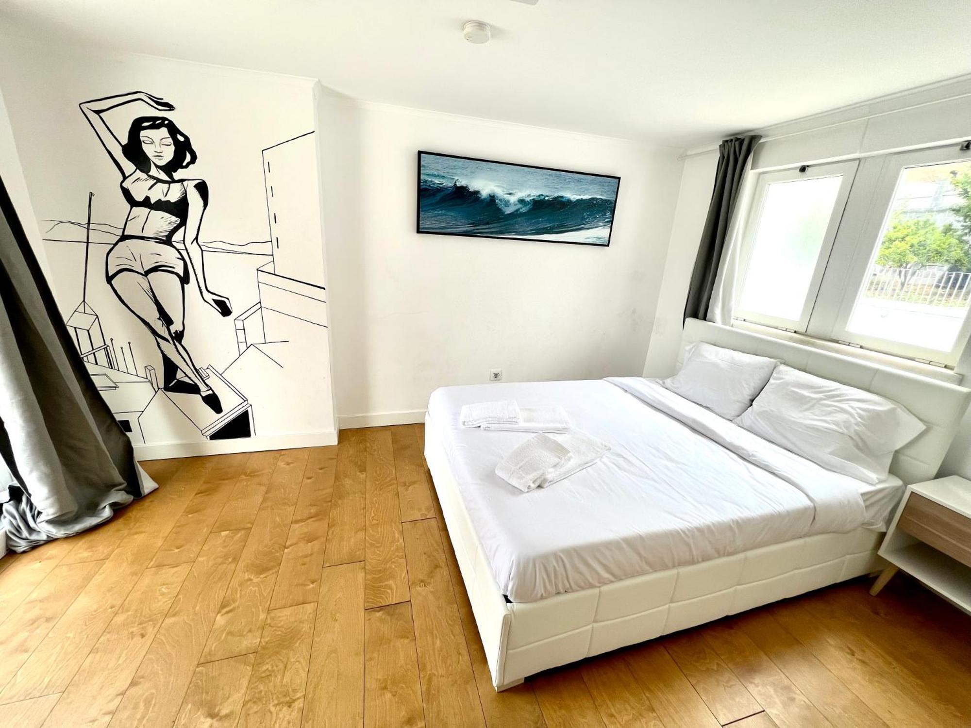 Oeiras Beach Private Room 9 - Double Bedroom With Shared Bathroom & Terrace 오이라스 외부 사진