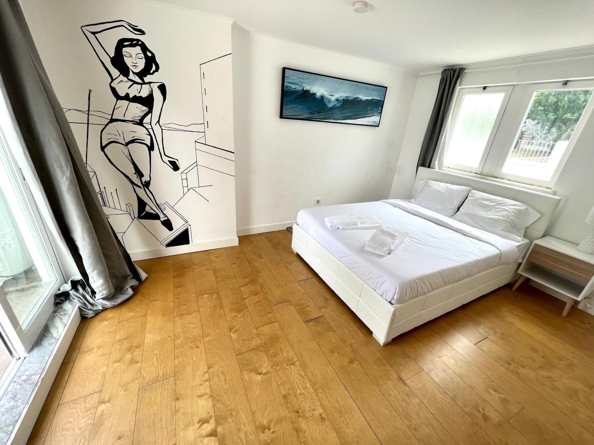 Oeiras Beach Private Room 9 - Double Bedroom With Shared Bathroom & Terrace 오이라스 외부 사진